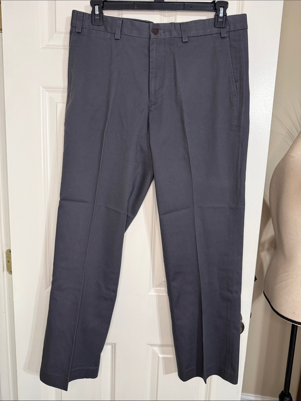 Eddie Bauer Men's Dress Pants in Charcoal